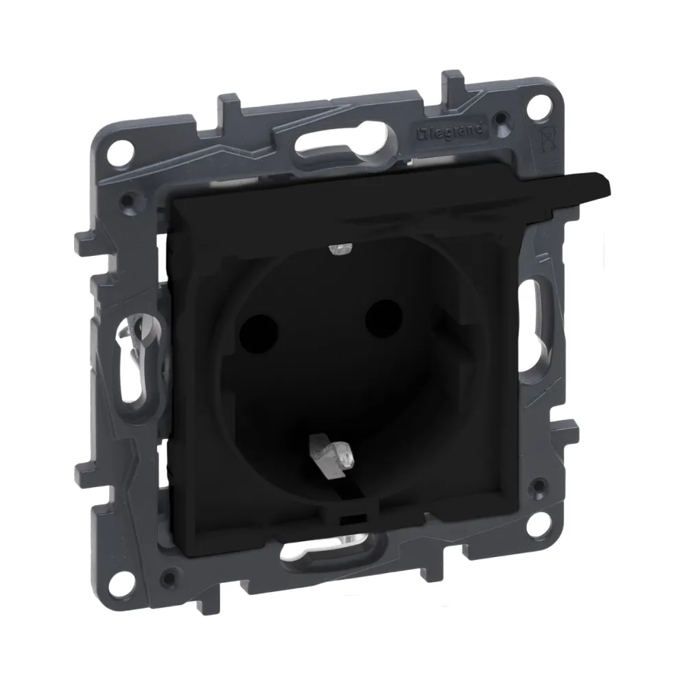 Legrand NILOE STEP Розетка силова з кришкою 2К+З IP44 16А колір Чорний 863523