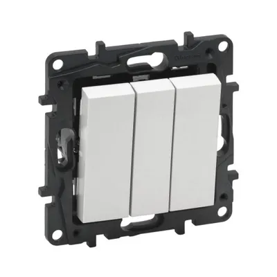 Вимикач Legrand Niloe Step трьохклавішний білий 863103