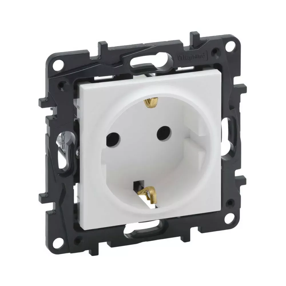 Legrand NILOE STEP Розетка силова 2К+З 16А 863121B