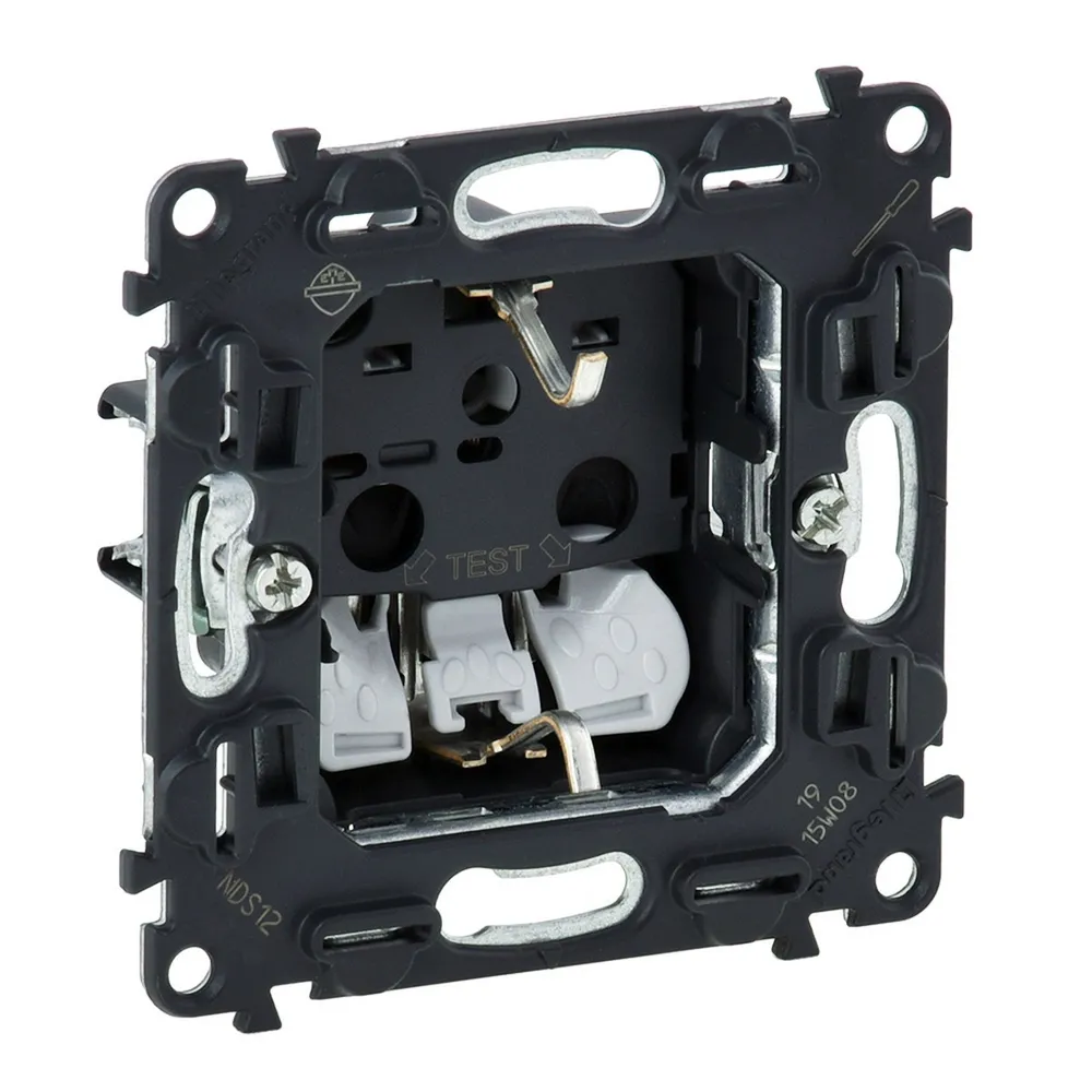 Legrand Valena INMATIC Розетка 2К+З 16А 250В зі шторками автоматичні клеми 753030