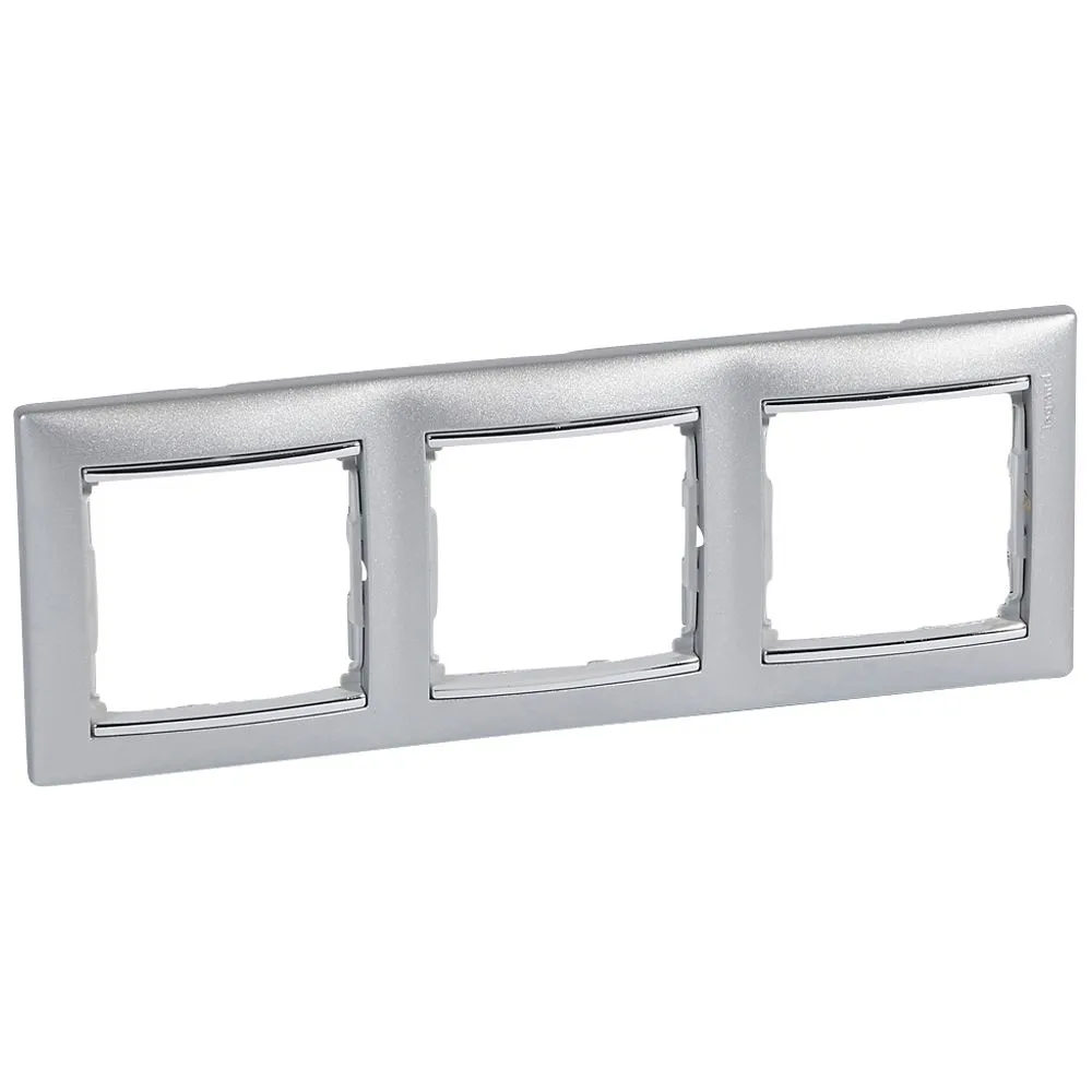 Legrand Valena Classic Рамка 3 пости Алюміній срібний штрих 770353