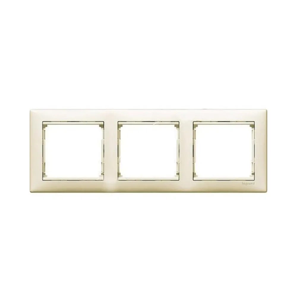 Рамка Legrand Valena Classic слоновая кость 3-кратная 774353