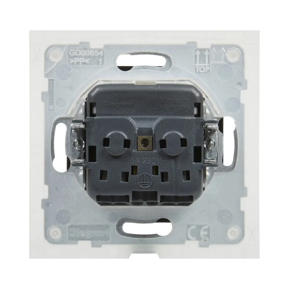 Legrand SUNO Розетка силова з кришкою 2К+З IP44 16А, 250 В авт. клеми, колір Чорний 721423